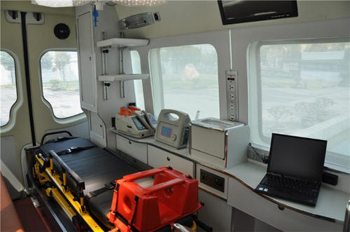 北川救护车内部